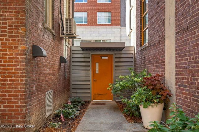 309 E Market St 302, Louisville, KY 40202