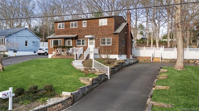 653 Meadow Road, Smithtown, NY 11787