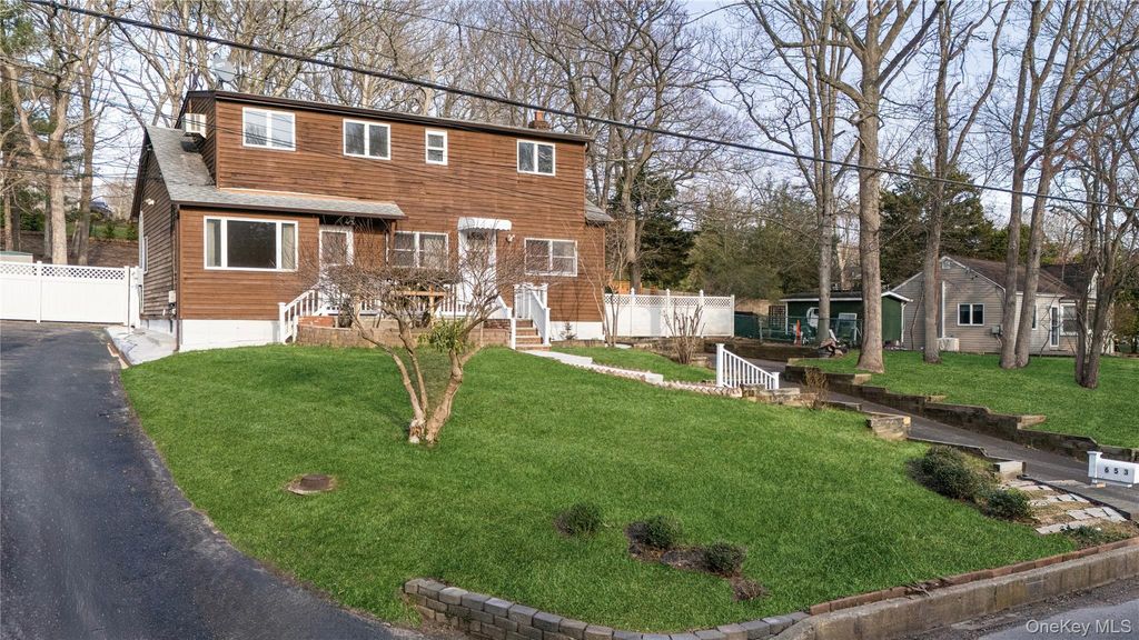 653 Meadow Road, Smithtown, NY 11787