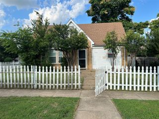 2701 Stuart Drive, Fort Worth, TX 76104