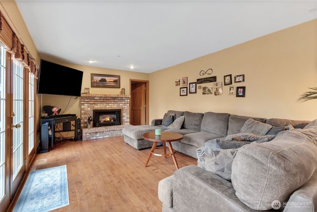 3308 204th Avenue Ct E, Lake Tapps, WA 98391