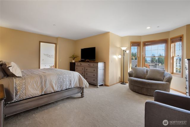 3308 204th Avenue Ct E, Lake Tapps, WA 98391