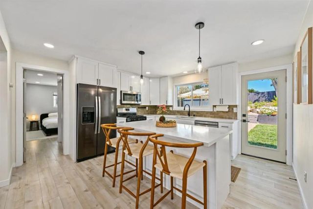 1789 Knapp Drive, Vista, CA 92084