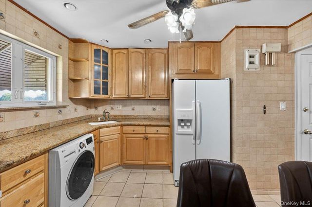 72-41 52 Avenue, Maspeth, NY 11378