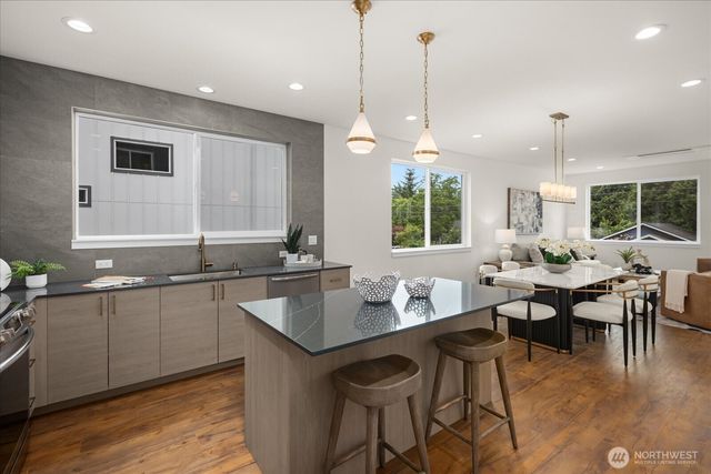 10326 Ashworth Avenue N, Seattle, WA 98133