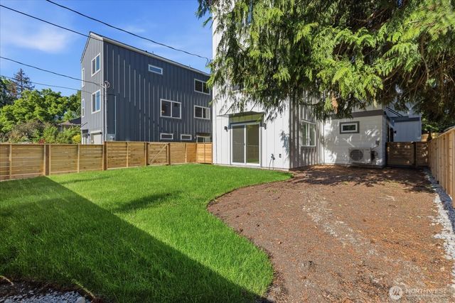 10326 Ashworth Avenue N, Seattle, WA 98133