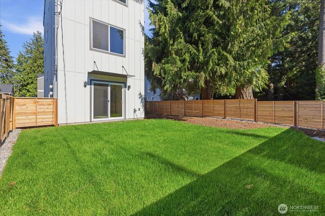 10326 Ashworth Avenue N, Seattle, WA 98133