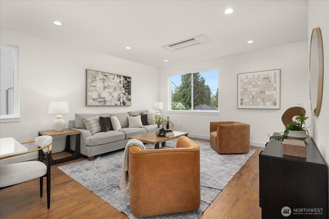 10326 Ashworth Avenue N, Seattle, WA 98133
