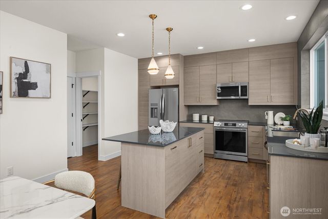 10326 Ashworth Avenue N, Seattle, WA 98133