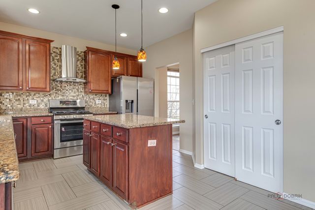 4 Waterton Drive, Streamwood, IL 60107