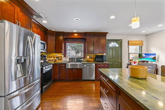 2 Burnett Avenue, Bay Shore, NY 11706