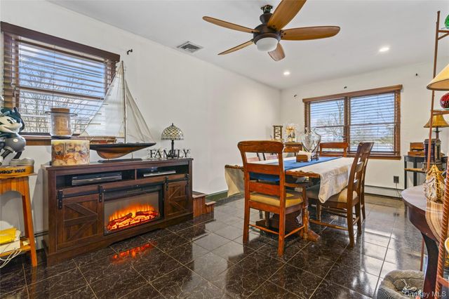 2 Burnett Avenue, Bay Shore, NY 11706