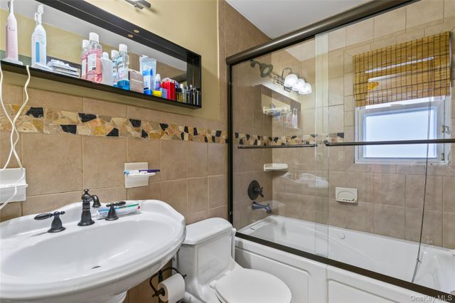 2 Burnett Avenue, Bay Shore, NY 11706