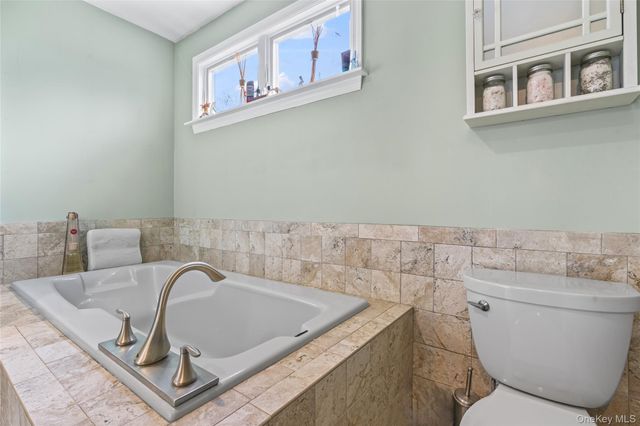 2 Burnett Avenue, Bay Shore, NY 11706