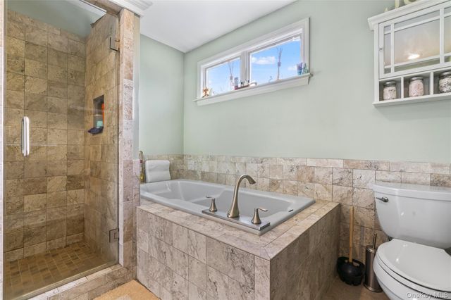 2 Burnett Avenue, Bay Shore, NY 11706