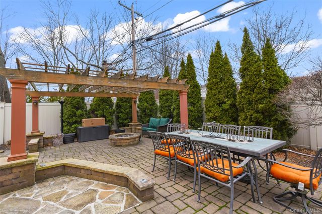 2 Burnett Avenue, Bay Shore, NY 11706