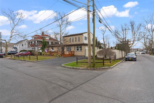 2 Burnett Avenue, Bay Shore, NY 11706