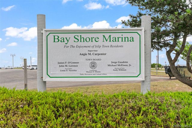 2 Burnett Avenue, Bay Shore, NY 11706