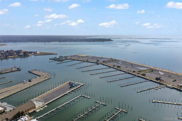 2 Burnett Avenue, Bay Shore, NY 11706