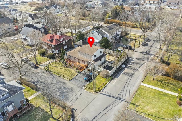 2 Burnett Avenue, Bay Shore, NY 11706