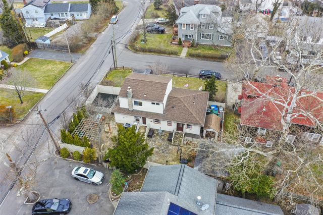 2 Burnett Avenue, Bay Shore, NY 11706