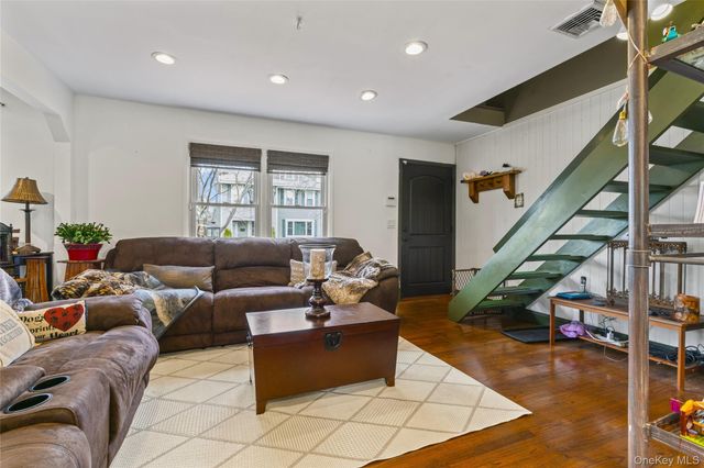 2 Burnett Avenue, Bay Shore, NY 11706