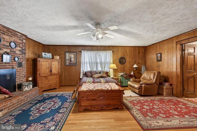 795 HIDEAWAY FARMS RD, Edinburg, VA 22824