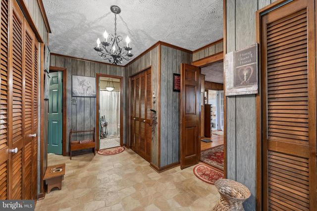 795 HIDEAWAY FARMS RD, Edinburg, VA 22824