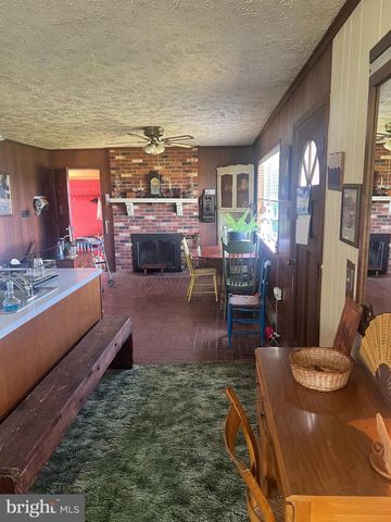 795 HIDEAWAY FARMS RD, Edinburg, VA 22824