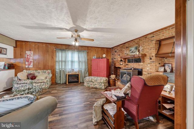 795 HIDEAWAY FARMS RD, Edinburg, VA 22824
