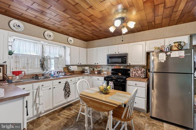 795 HIDEAWAY FARMS RD, Edinburg, VA 22824