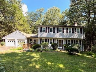 14 Pebble Ridge Road, Amherst, MA 01002