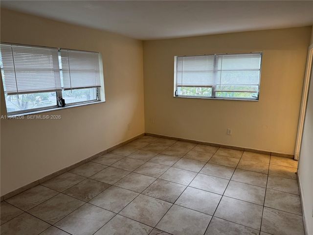 15221 NE 6th Ave A302, Miami, FL 33162