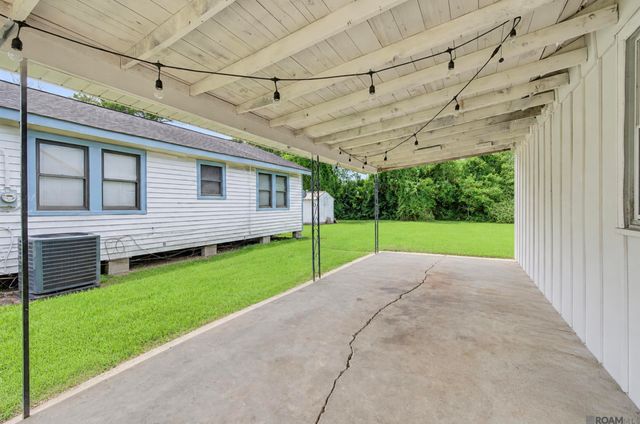 211 E Caldwell St, Gonzales, LA 70737