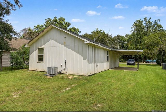 211 E Caldwell St, Gonzales, LA 70737