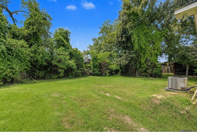 211 E Caldwell St, Gonzales, LA 70737