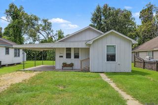 211 E Caldwell St, Gonzales, LA 70737