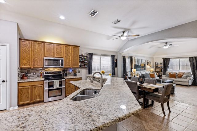 460 Darlington Trail, Fort Worth, TX 76131