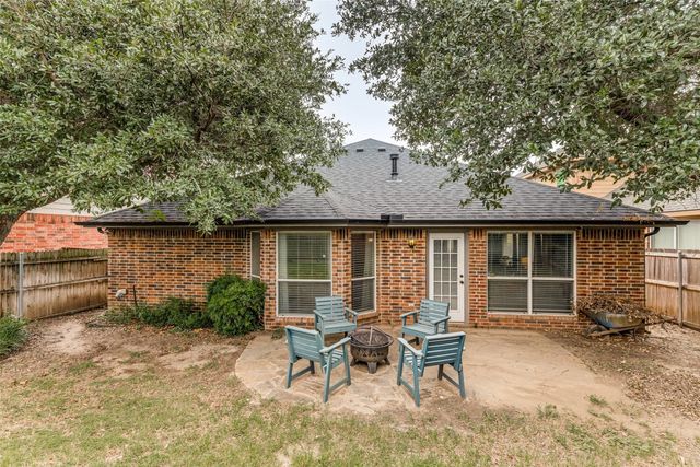 460 Darlington Trail, Fort Worth, TX 76131