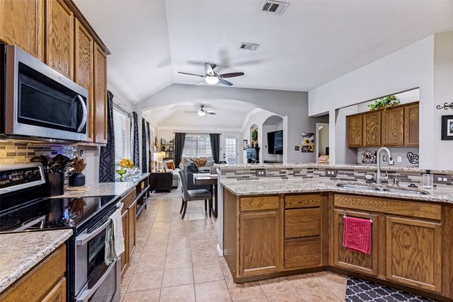 460 Darlington Trail, Fort Worth, TX 76131