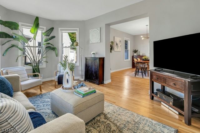 18 Gardiner Pl, Montclair Twp., NJ 07042