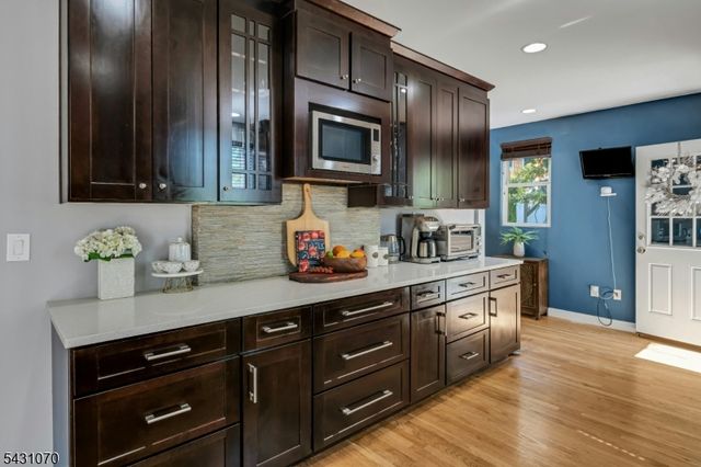 18 Gardiner Pl, Montclair Twp., NJ 07042