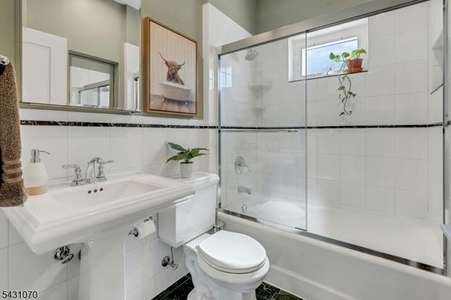 18 Gardiner Pl, Montclair Twp., NJ 07042