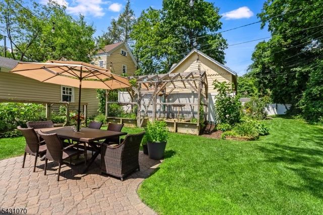 18 Gardiner Pl, Montclair Twp., NJ 07042