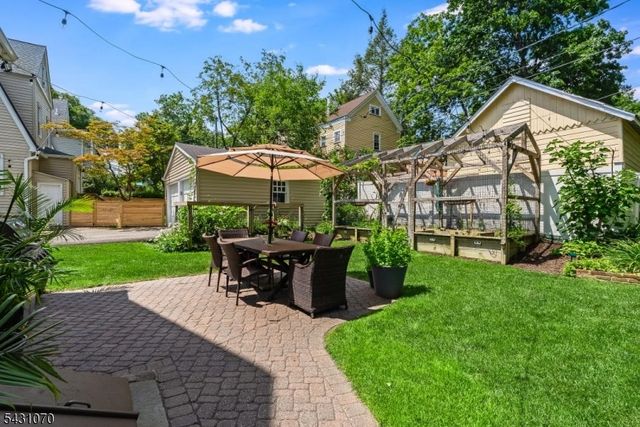 18 Gardiner Pl, Montclair Twp., NJ 07042