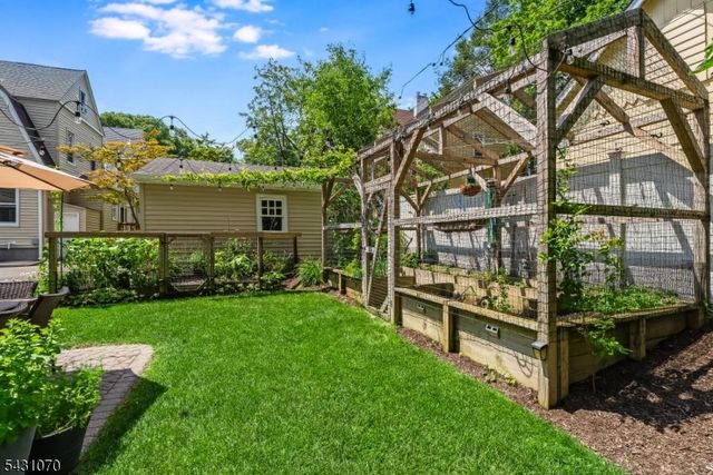 18 Gardiner Pl, Montclair Twp., NJ 07042