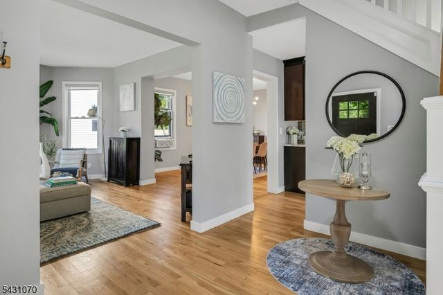 18 Gardiner Pl, Montclair Twp., NJ 07042