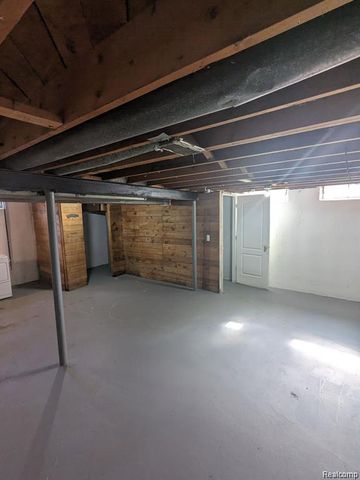 5113 Glenis Street, Dearborn Heights, MI 48125