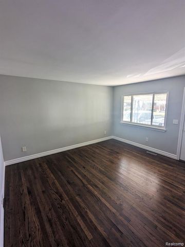 5113 Glenis Street, Dearborn Heights, MI 48125
