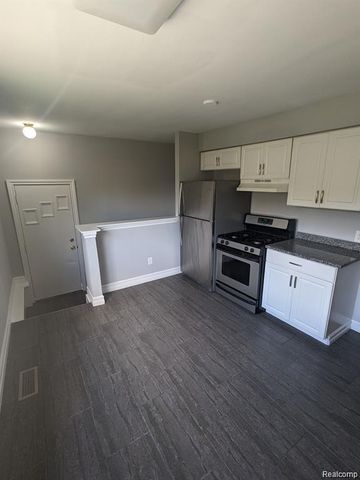 5113 Glenis Street, Dearborn Heights, MI 48125